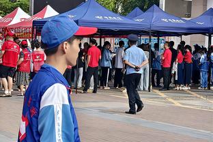 里夫斯：FIBA的比赛身体对抗更强 在NBA则有很多单打